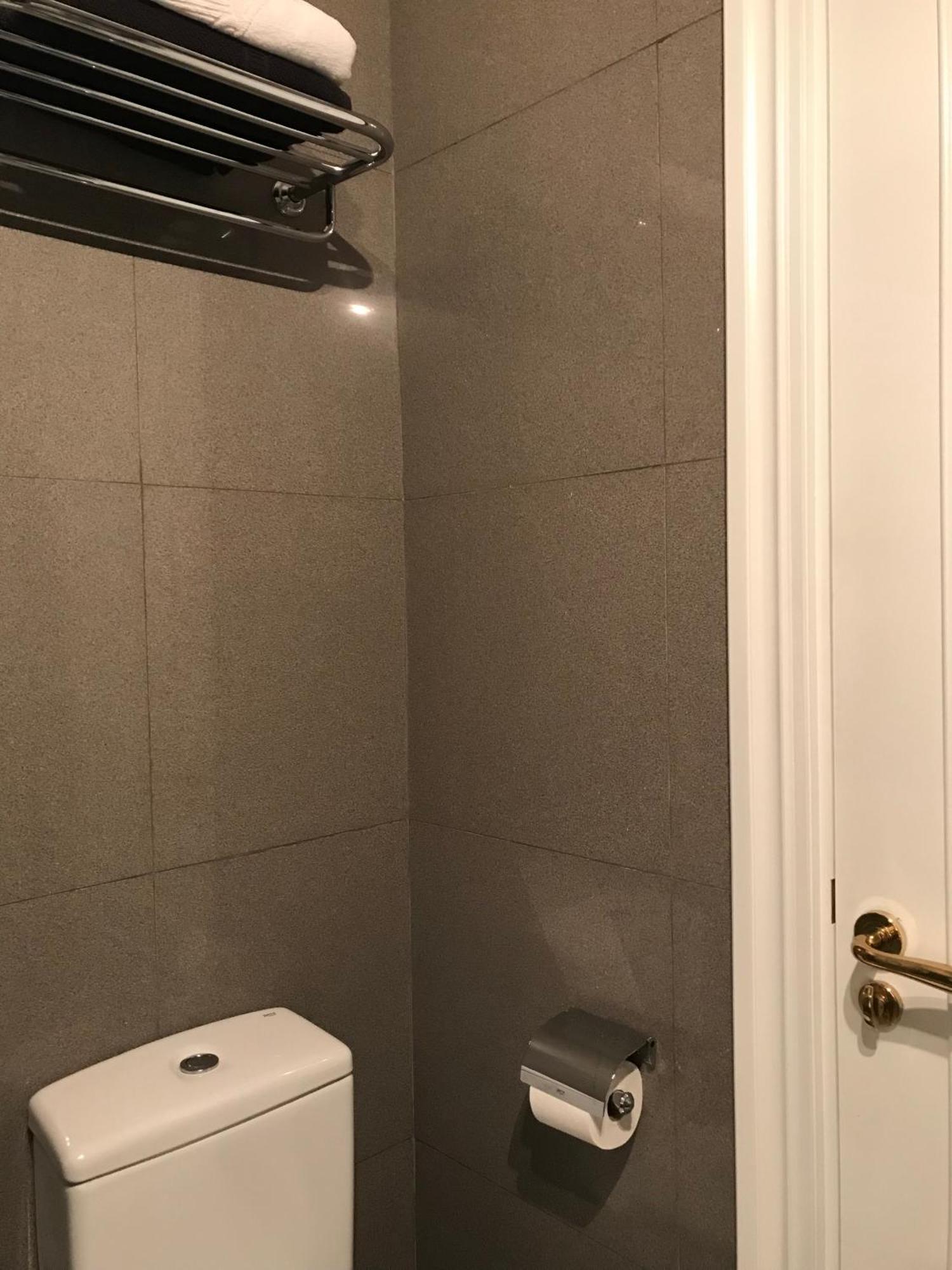 Habitacion Grande Y Confortable Con Bano Privado Junto A Guggenheim Bilbao Exterior foto